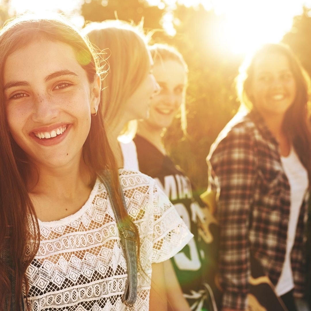 Y UN DÍA LA ADOLESCENCIA LLEGÓ